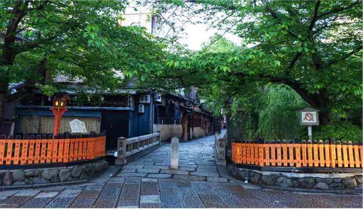 祇󠄀園四条駅